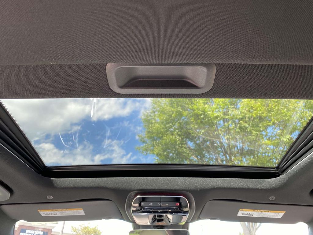 Vehicle image 20 of 37