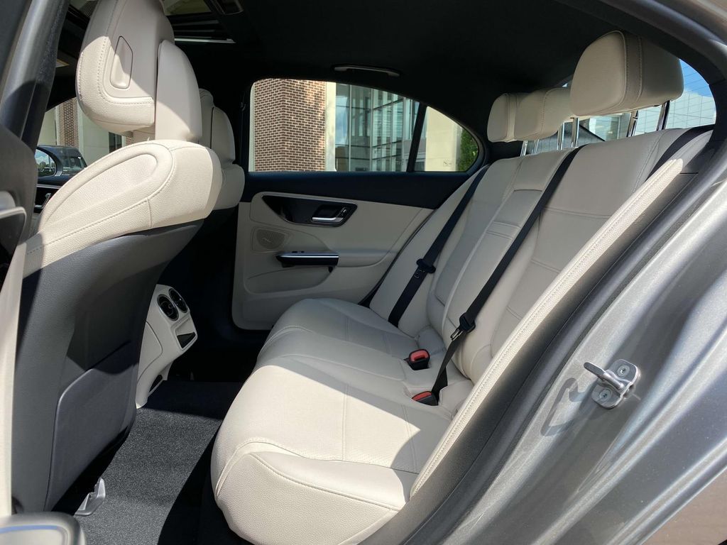 Vehicle image 19 of 37