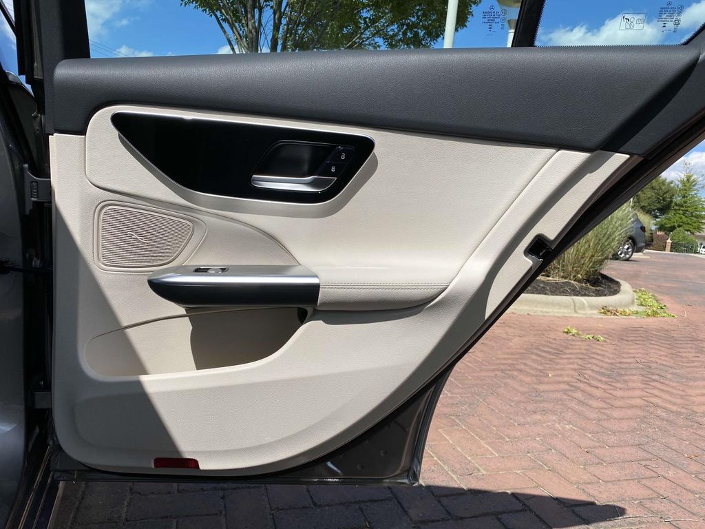 Vehicle image 13 of 37