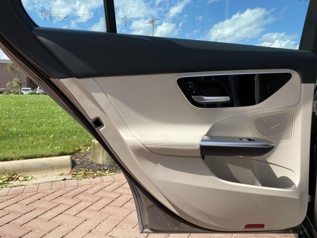 Vehicle image 17 of 37