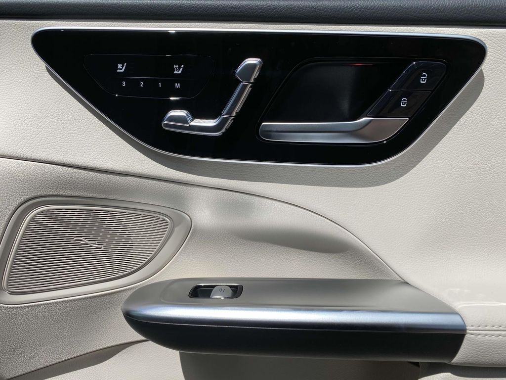 Vehicle image 11 of 37