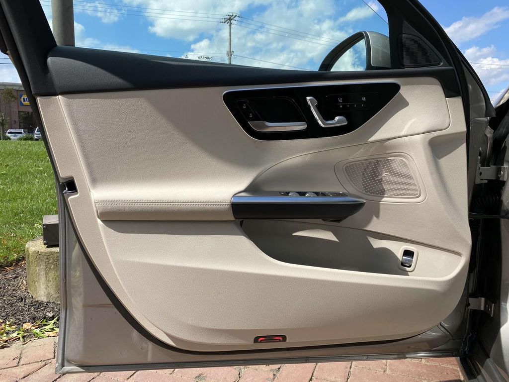 Vehicle image 24 of 37