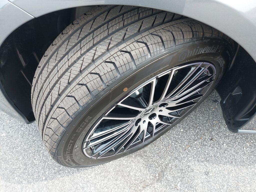 Vehicle image 32 of 36