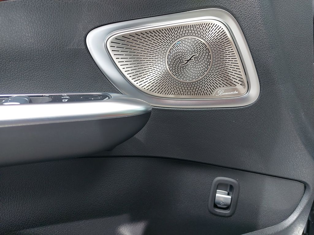 Vehicle image 27 of 36