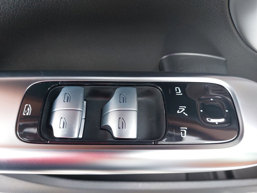 Vehicle image 26 of 36