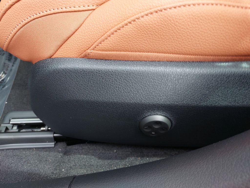 Vehicle image 24 of 36