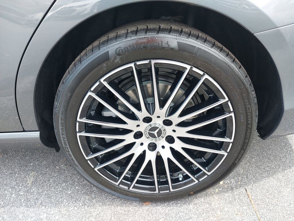 Vehicle image 33 of 36