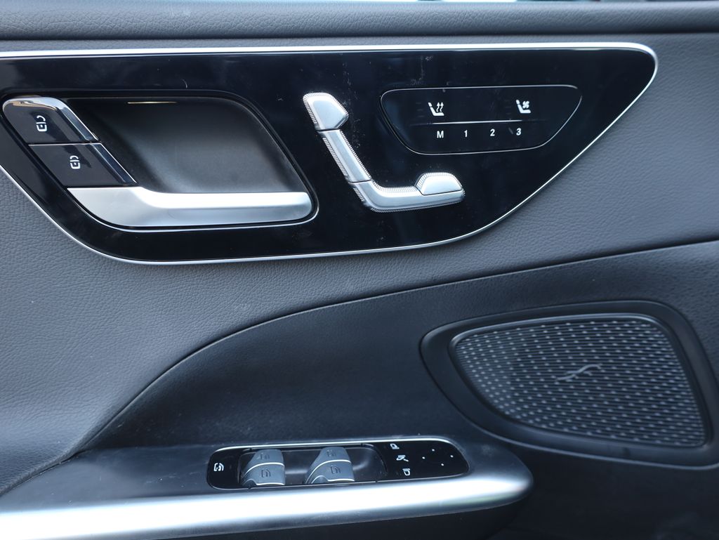 Vehicle image 27 of 54