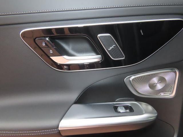 Vehicle image 10 of 29