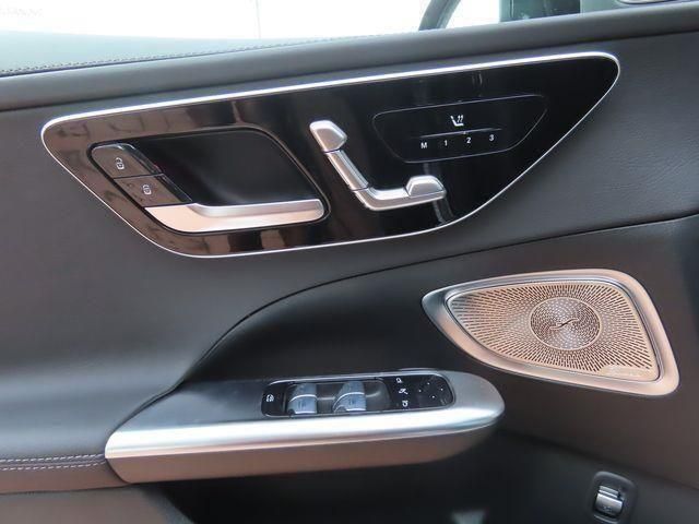 Vehicle image 16 of 29