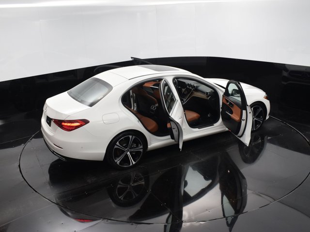 Vehicle image 21 of 41