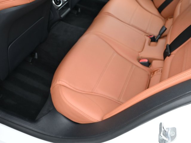 Vehicle image 32 of 41