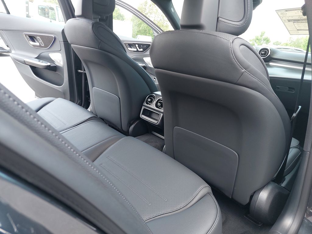 Vehicle image 11 of 34