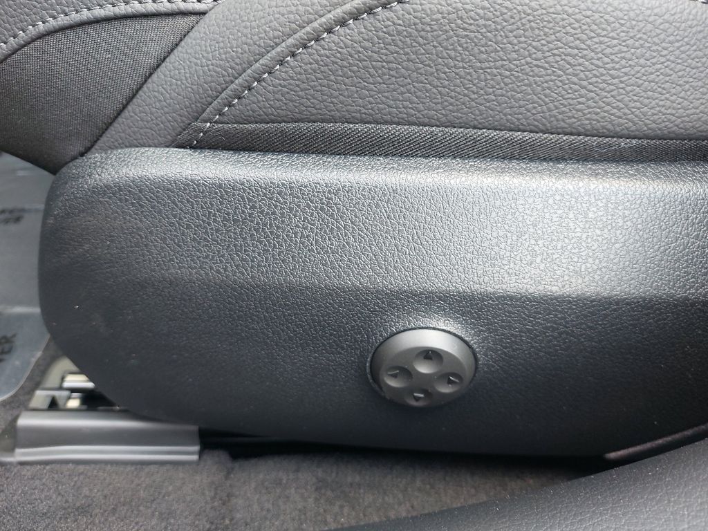 Vehicle image 24 of 34