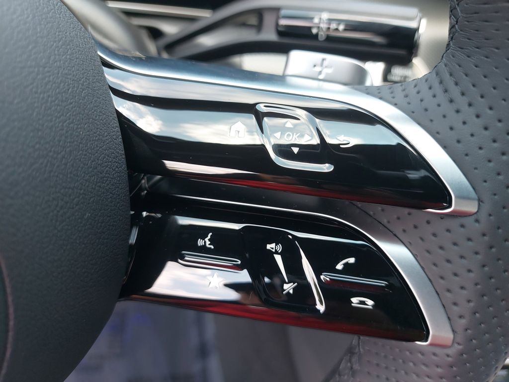 Vehicle image 19 of 34