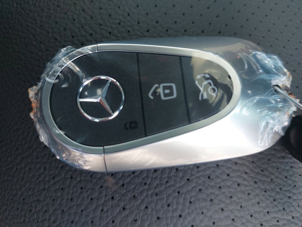Vehicle image 33 of 34