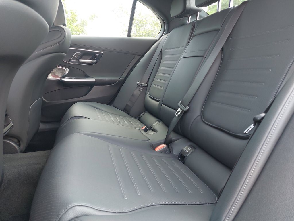 Vehicle image 14 of 34