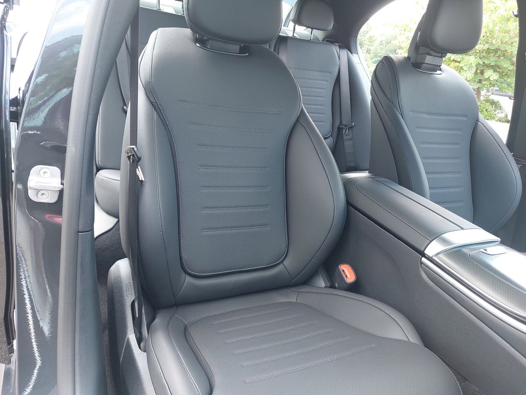 Vehicle image 10 of 34