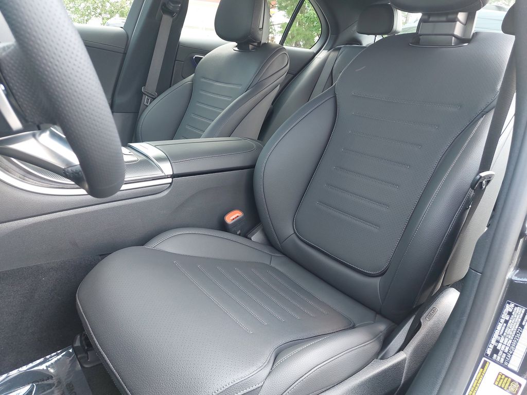 Vehicle image 15 of 34