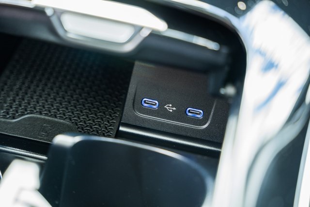 Vehicle image 22 of 42