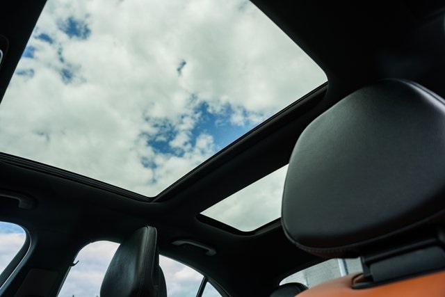 Vehicle image 29 of 42