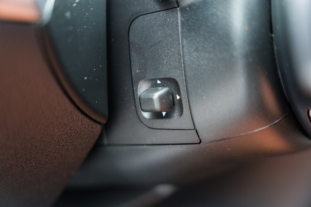 Vehicle image 39 of 42