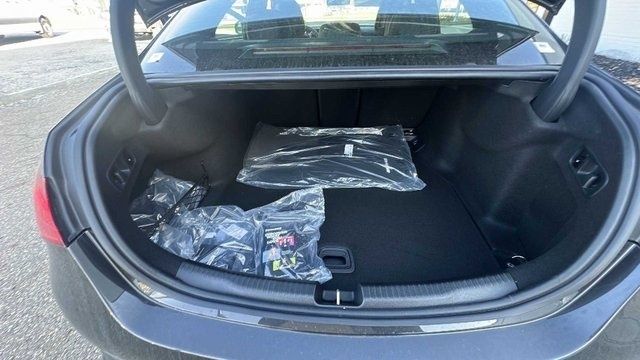 Vehicle image 16 of 18