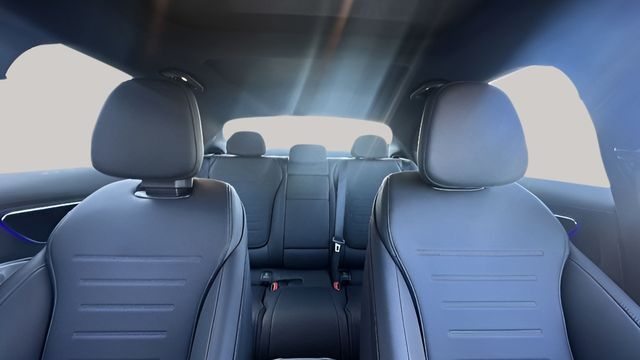 Vehicle image 15 of 18