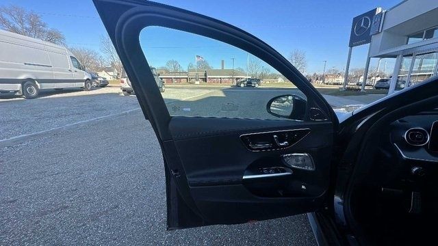 Vehicle image 13 of 18