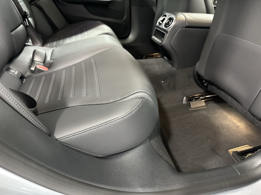 Vehicle image 17 of 24