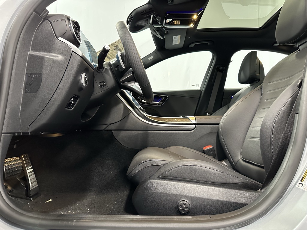 Vehicle image 23 of 24