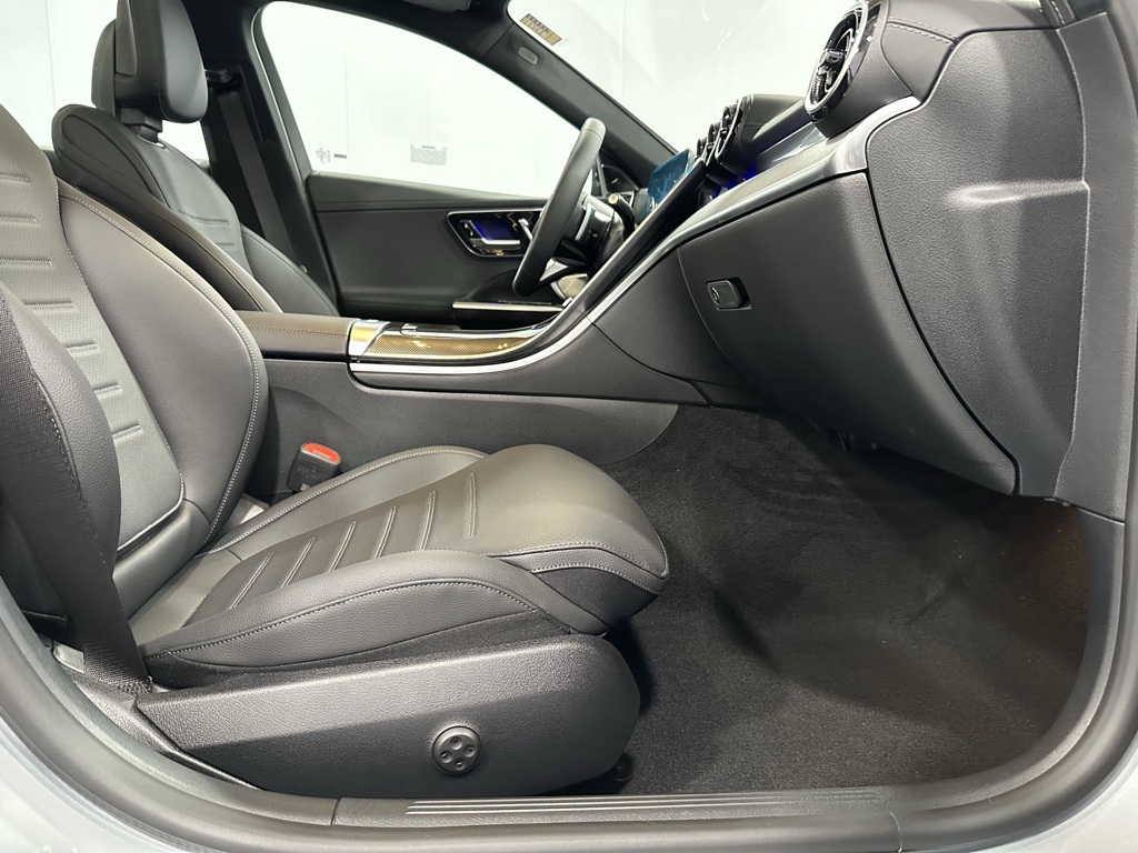 Vehicle image 22 of 24