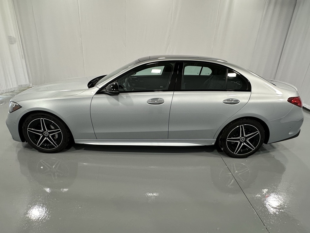 Vehicle image 8 of 24