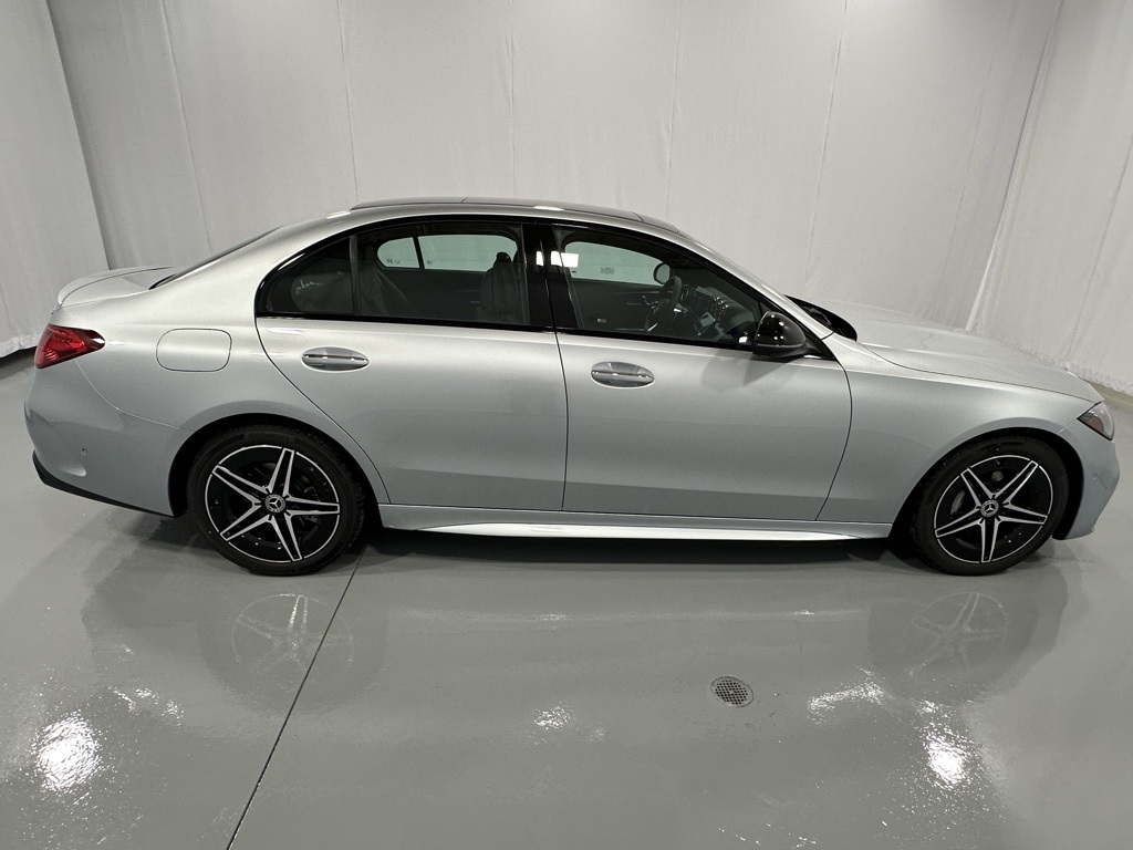Vehicle image 4 of 24