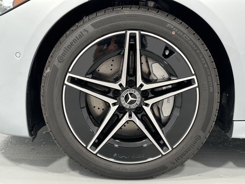 Vehicle image 10 of 24