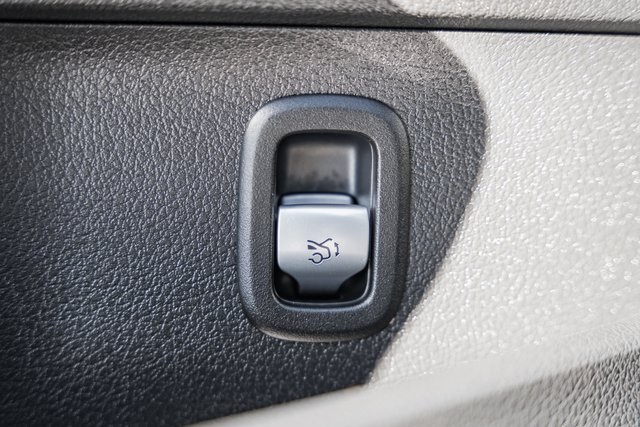 Vehicle image 37 of 42
