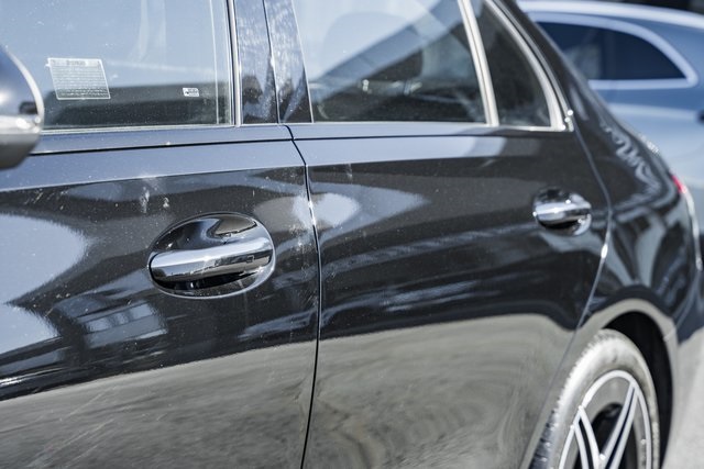 Vehicle image 17 of 42