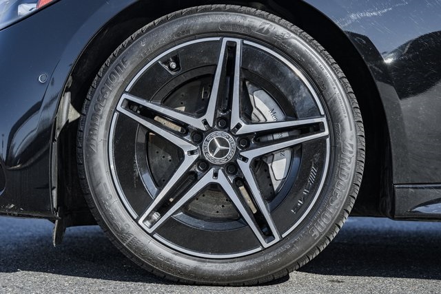 Vehicle image 18 of 42