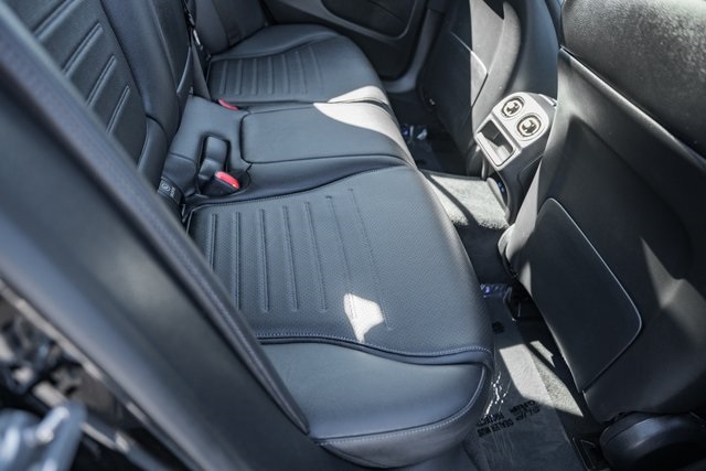 Vehicle image 31 of 42