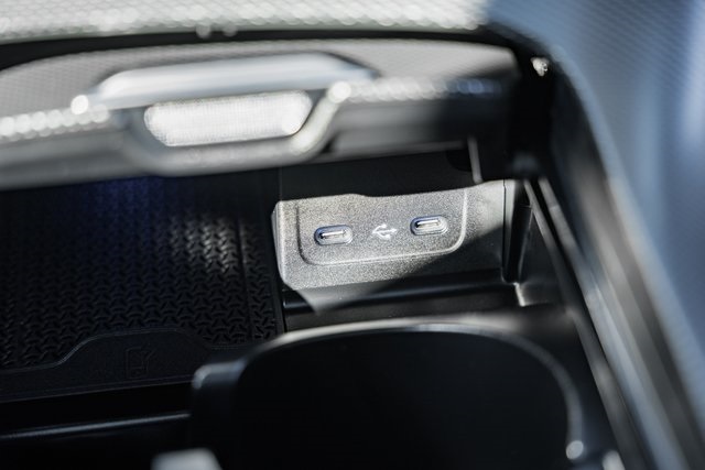 Vehicle image 22 of 42