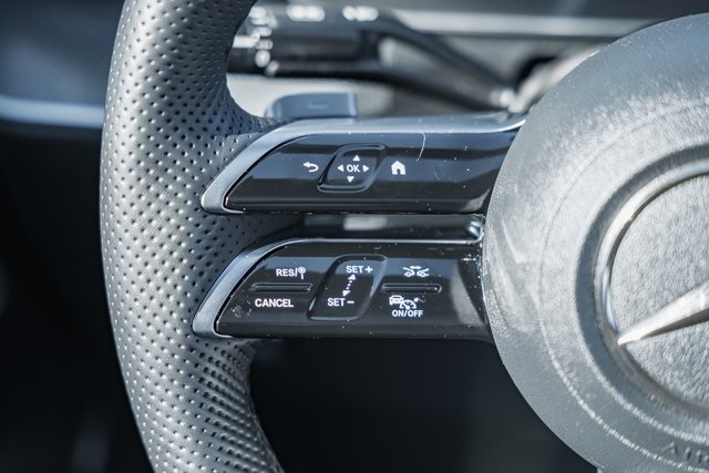 Vehicle image 26 of 42