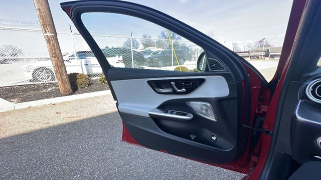 Vehicle image 17 of 18