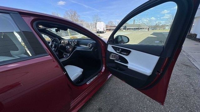 Vehicle image 15 of 18