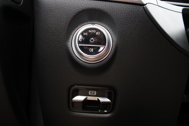 Vehicle image 18 of 45