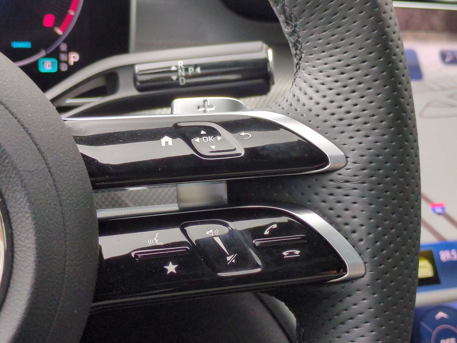 Vehicle image 32 of 38