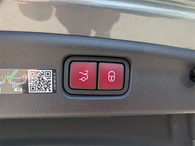 Vehicle image 24 of 27