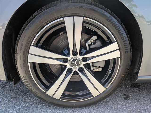 Vehicle image 10 of 27