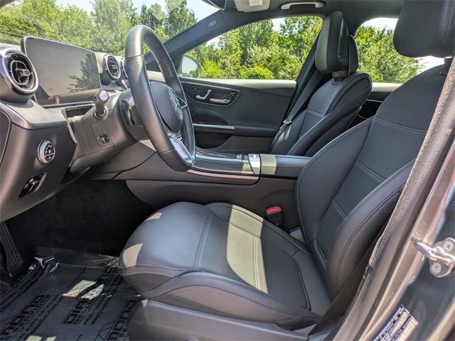 Vehicle image 14 of 27