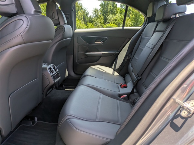 Vehicle image 13 of 27
