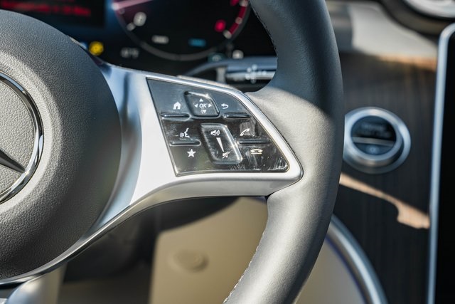 Vehicle image 23 of 38